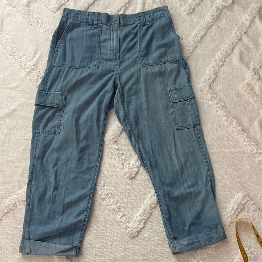 3/4 thin denim trousers with an elastic waistband.0,5 Chico's
